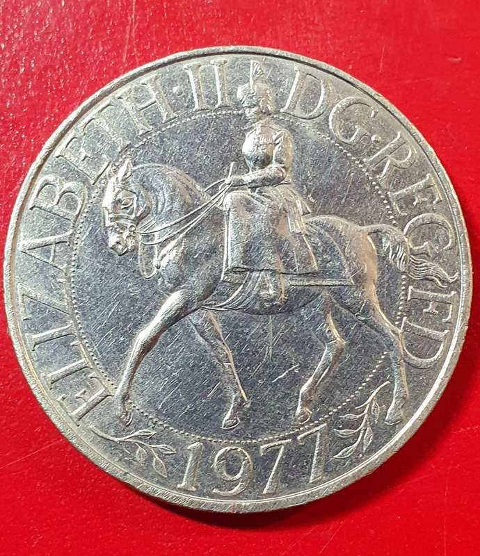 1977 CROWN - 25 New Pence - Elizabeth II Silver Jubilee .