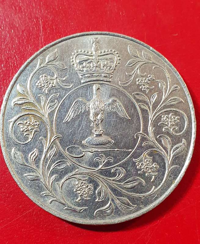 1977 CROWN - 25 New Pence - Elizabeth II Silver Jubilee .