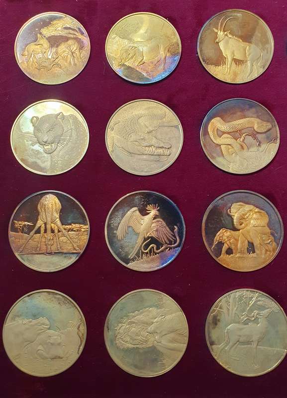 .925 SILVER GOLD PLATED 50th Anniversary 24 piece medallion set. Wildlife Society of SA. 891,60 gr.