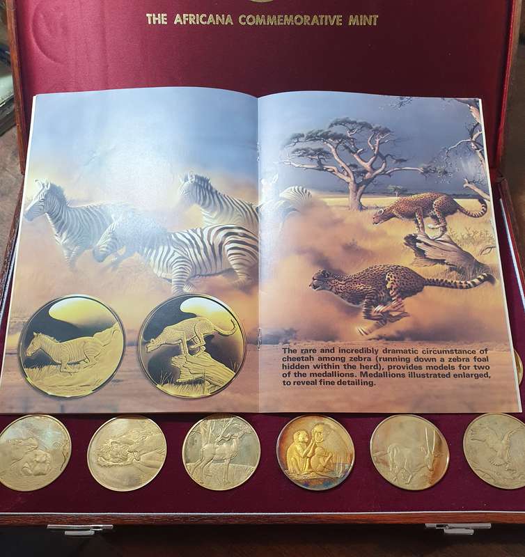 .925 SILVER GOLD PLATED 50th Anniversary 24 piece medallion set. Wildlife Society of SA. 891,60 gr.