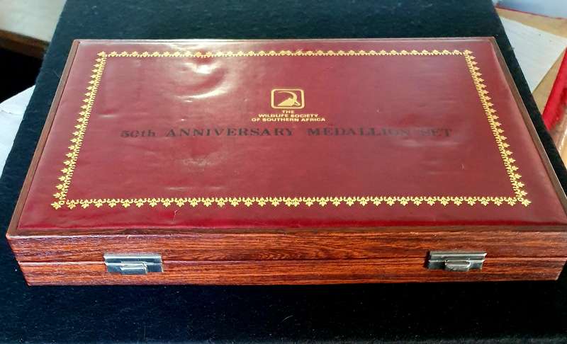 .925 SILVER GOLD PLATED 50th Anniversary 24 piece medallion set. Wildlife Society of SA. 891,60 gr.