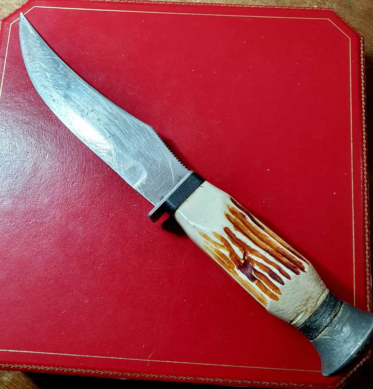VINTAGE HUNTING KNIFE. 22CM LONG.