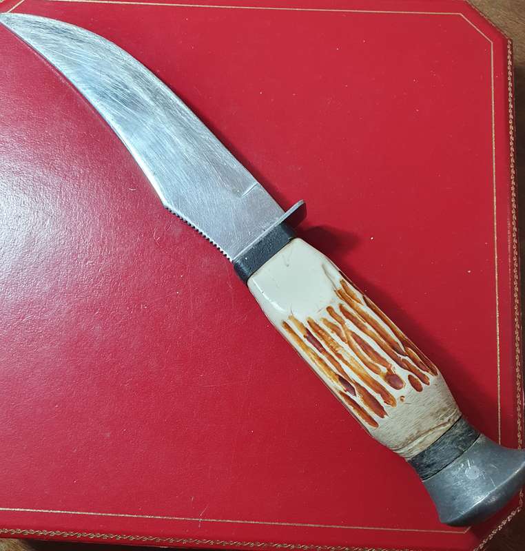 VINTAGE HUNTING KNIFE. 22CM LONG.