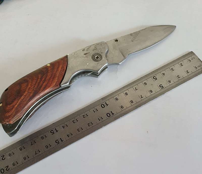 5 X VINTAGE  FOLDING KNIFES AS PER PHOTO REPORT.