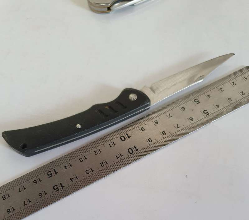 5 X VINTAGE  FOLDING KNIFES AS PER PHOTO REPORT.
