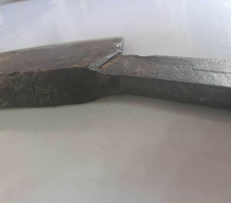 ANTIQUE HUGE BLACK SMITH HAMMER AX METAL CUTTER . 1.6 KG. 30 CM LONG X 8 CM WIDE X 2.5CM THICK.
