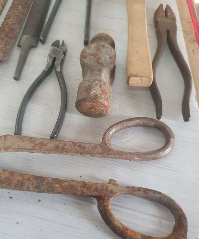 ANTIQUE FERRIER TOOLS 10X . AS FOUND. SEE PHOTOS.