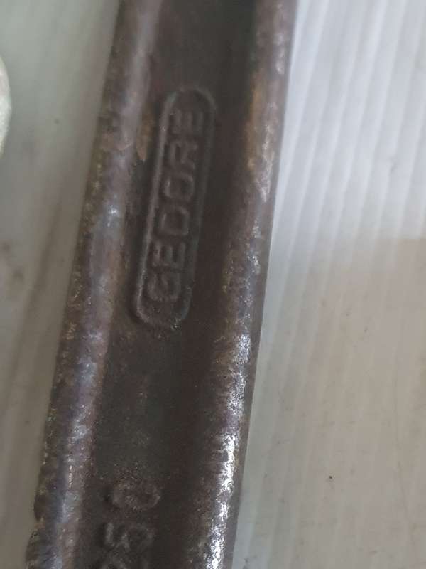 ANTIQUE THICK METAL TOOLBOX WITH 25 X ANTIQUE TOOLS. AS FOUND. SEE PHOTOS.