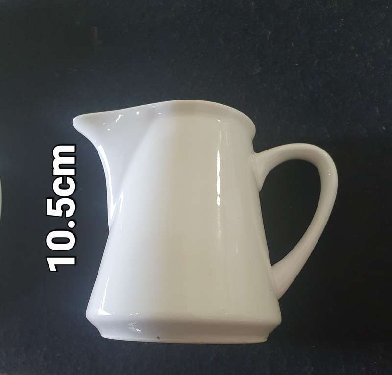 Maxwell Williams Porcelain White Basics Tea set. 13 pieces