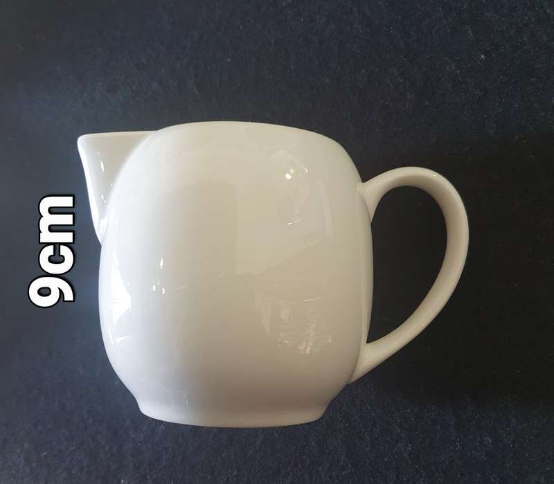 Maxwell Williams Porcelain White Basics Tea set. 13 pieces