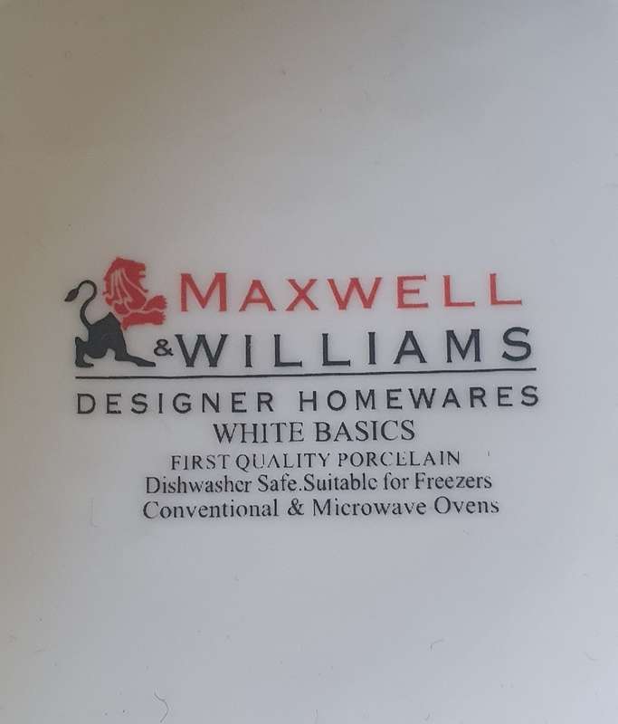 Maxwell Williams Porcelain White Basics Tea set. 13 pieces