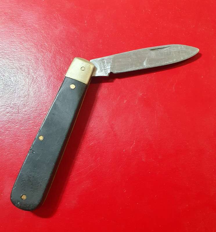 VINTAGE STAINLESS, BRASS, BAKELITE FOLDING KNIFE. 15 CM LONG. SCARCE FIND !!