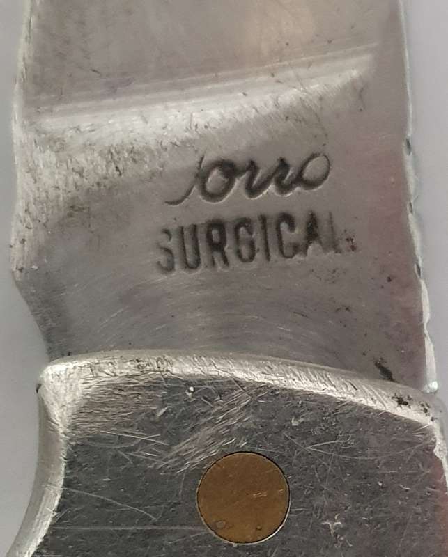 4 x VINTAGE FOLDING KNIFES. INCL. SURGICAL STEEL, VICTORINOX, ETC. SELLING AS RESTORATION JOB.