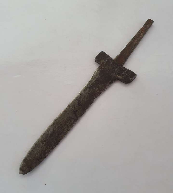 120 + year old hand forged dagger. 20 cm long.