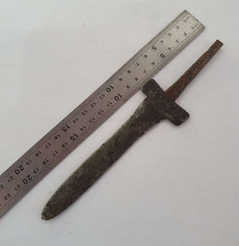 120 + year old hand forged dagger. 20 cm long.