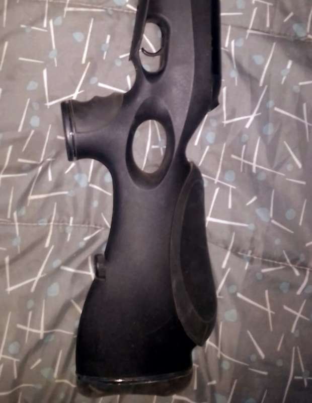 5.5mm AIR RIFLE. RETAY 135X. PLUS 150 PELLETS. AS GOOD AS NEW.