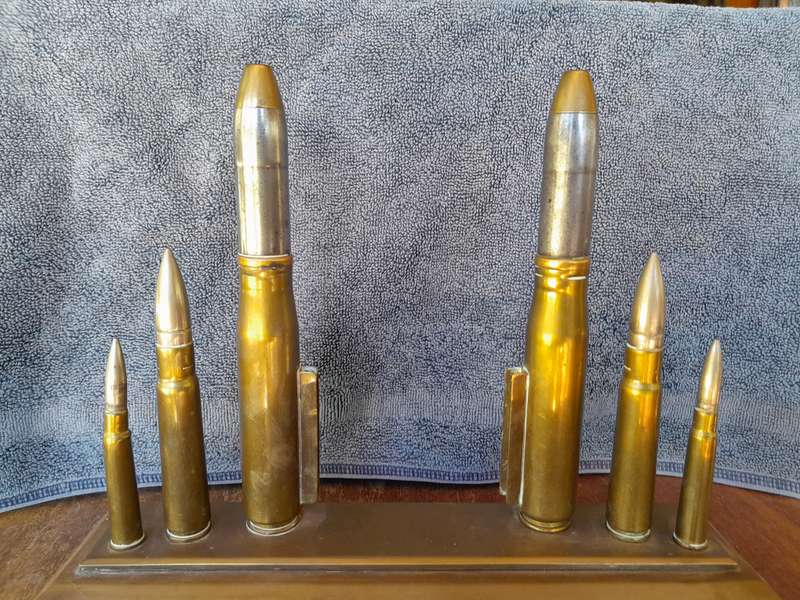 WW2 Trench Art  with 1942 20 mm MVII, Vickers K42 fiz and 303 bullets - (bullets all deactivated)