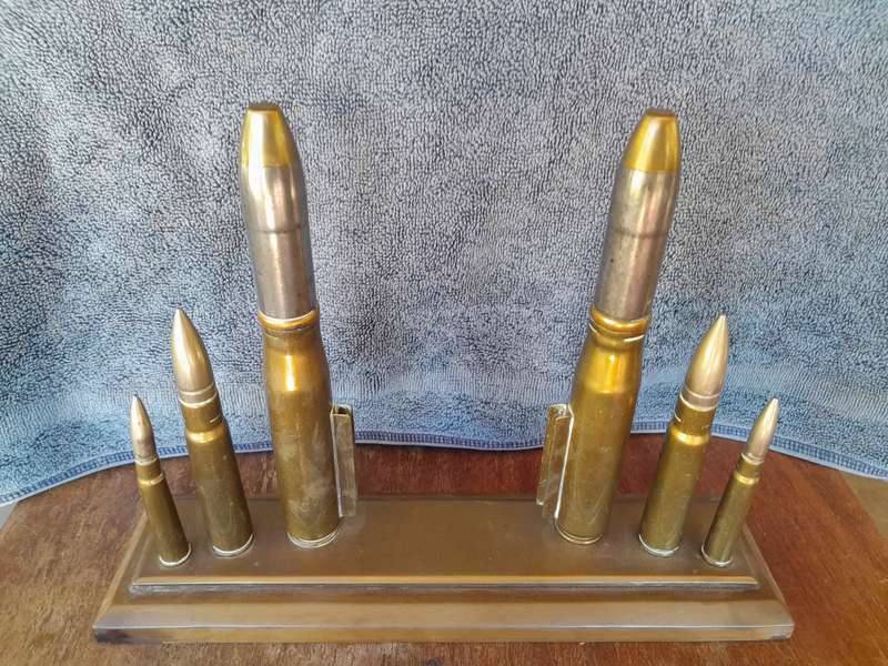 WW2 Trench Art  with 1942 20 mm MVII, Vickers K42 fiz and 303 bullets - (bullets all deactivated)