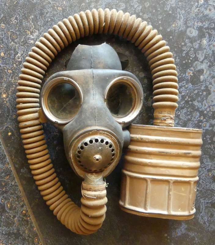 WW2 BRITISH GENERAL SERVICE No 4 GAS MASK -- Rarely seen on sale