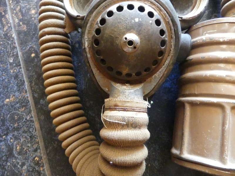WW2 BRITISH GENERAL SERVICE No 4 GAS MASK -- Rarely seen on sale