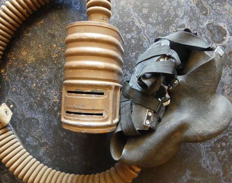 WW2 BRITISH GENERAL SERVICE No 4 GAS MASK -- Rarely seen on sale