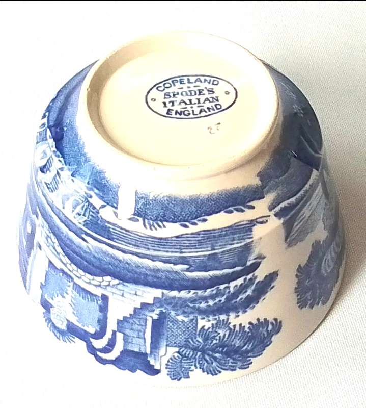 Copeland Spodes   'Italian'  Sugar Bowl