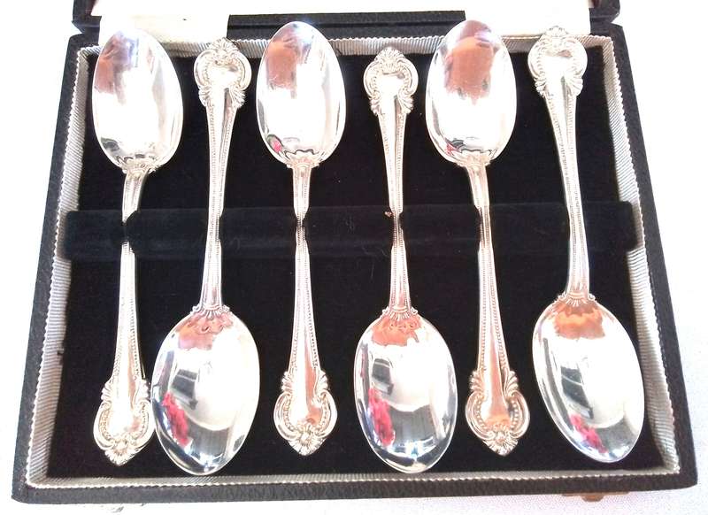 Sterling  Silver  Tea  SPOONS  -  Large x 6