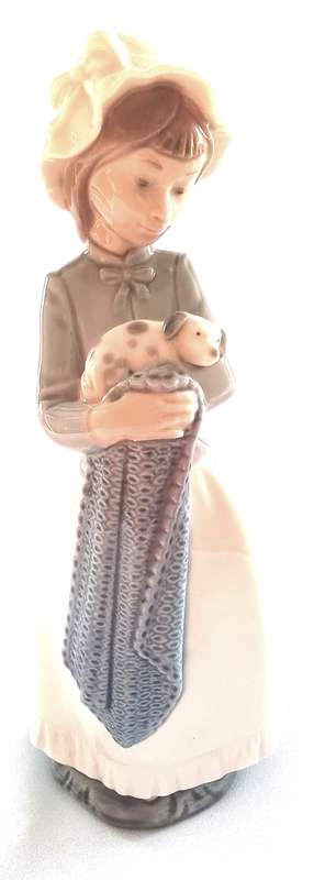 NAO   -  By Lladro  -   Girl  with  Puppy