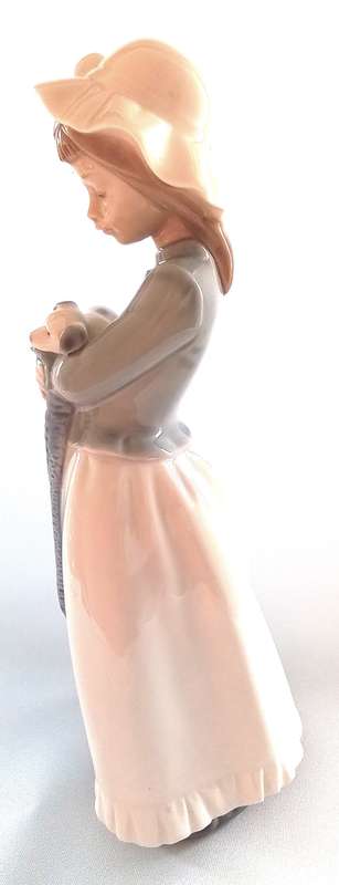 NAO   -  By Lladro  -   Girl  with  Puppy