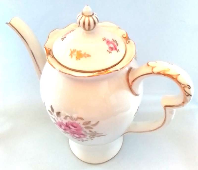Royal Crown Derby  -  Pinxton  Roses  -  Coffee  Pot
