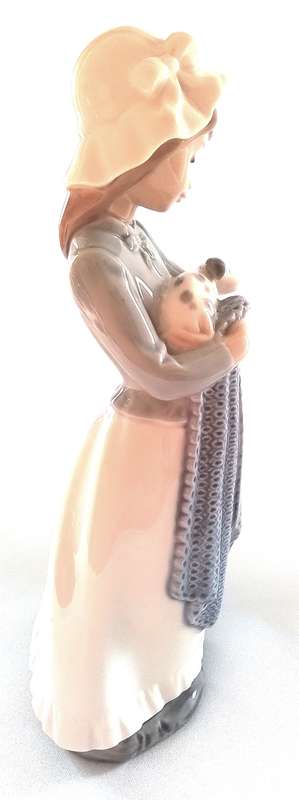NAO   -  By Lladro  -   Girl  with  Puppy