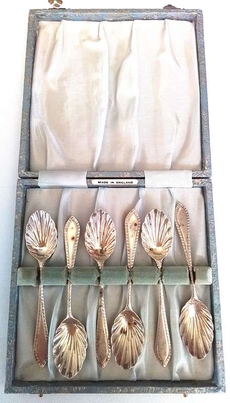 London  1900  -  CASED  coffee  spoons