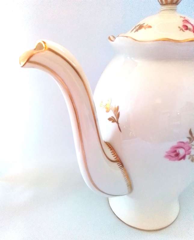 Royal Crown Derby  -  Pinxton  Roses  -  Coffee  Pot