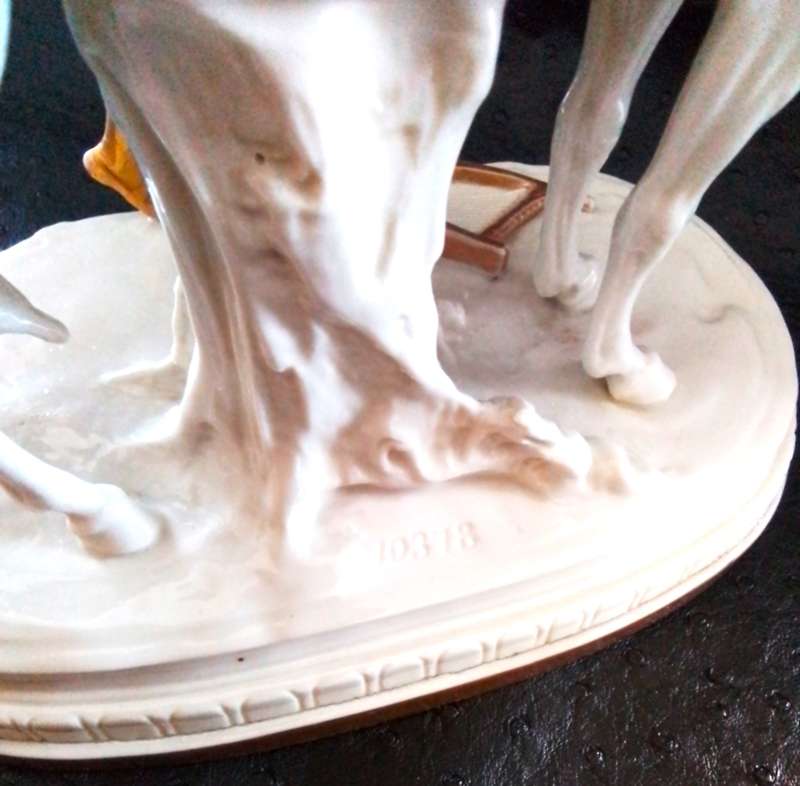 Scheibe  Alsbach   -   Figure  on  Base