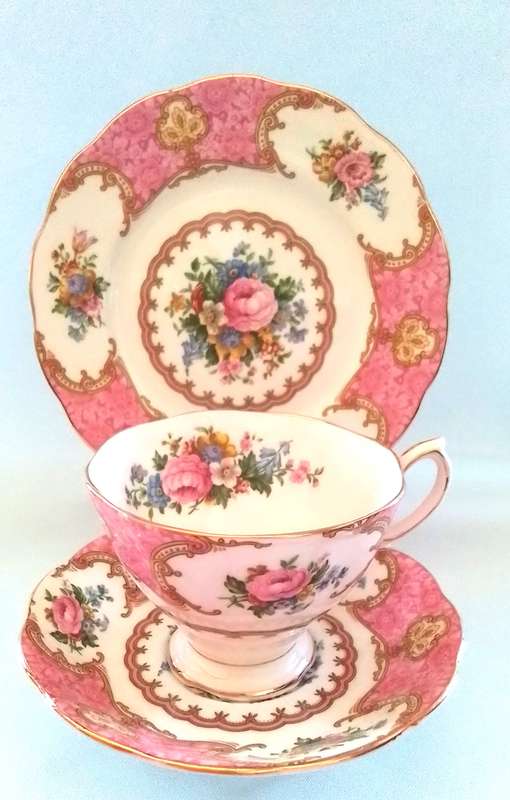 Royal Albert  -  Lady  Carlyle  -  TRIO