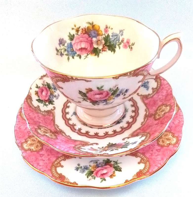 Royal Albert  -  Lady  Carlyle  -  TRIO