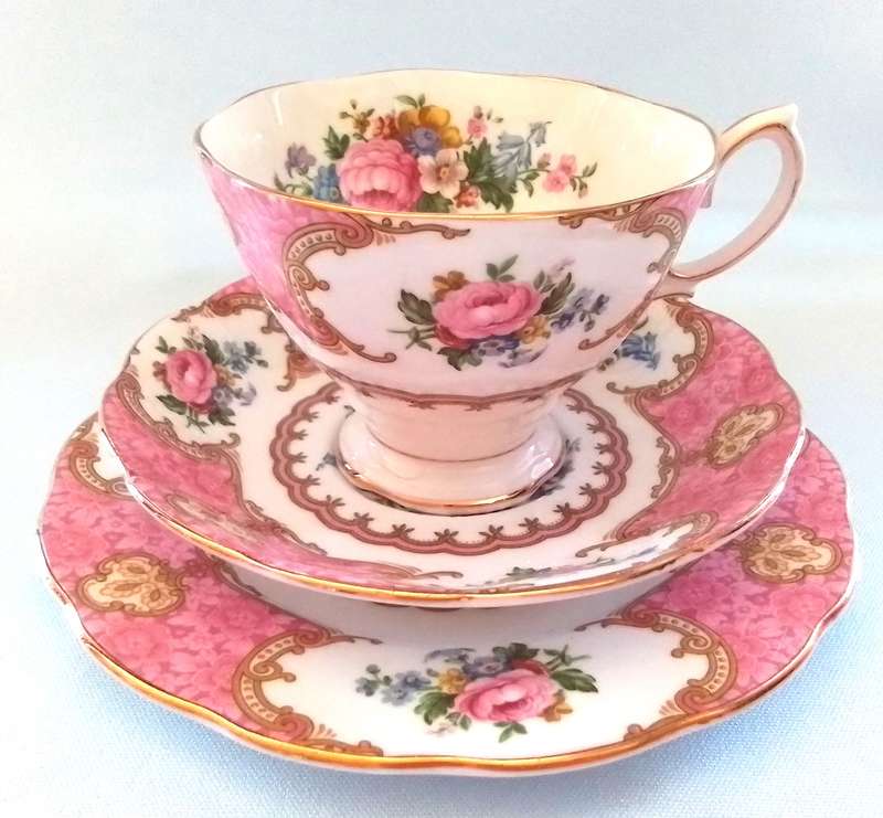 Royal Albert  -  Lady  Carlyle  -  TRIO
