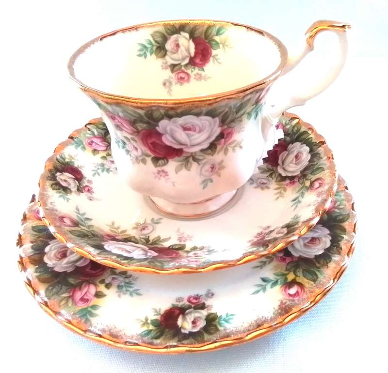 Royal Albert  -  CELEBRATION -  Trio