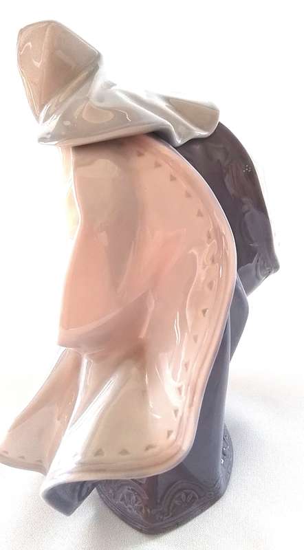 Lladro   -   MARY  5747   -  Figure
