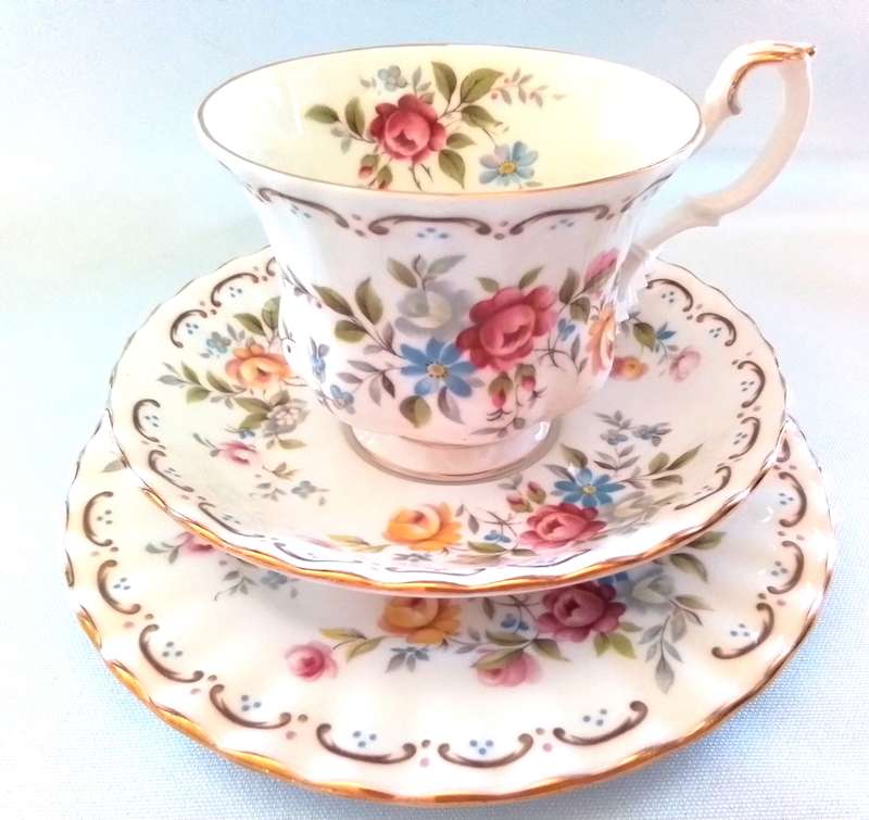 Royal Albert -  Jubilee  Rose  -  Trio