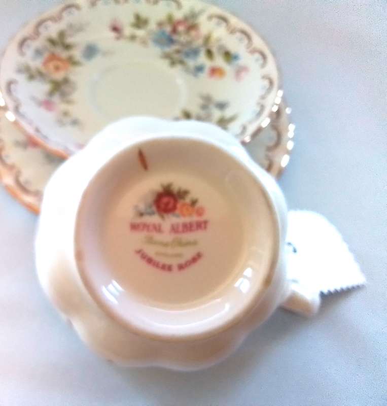 Royal Albert -  Jubilee  Rose  -  Trio