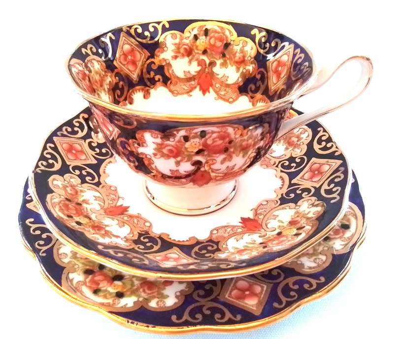 Royal Albert  -  DERBY  -  Trio