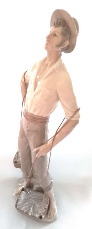 Lladro  -   FISHERMAN  [4802]    Figure