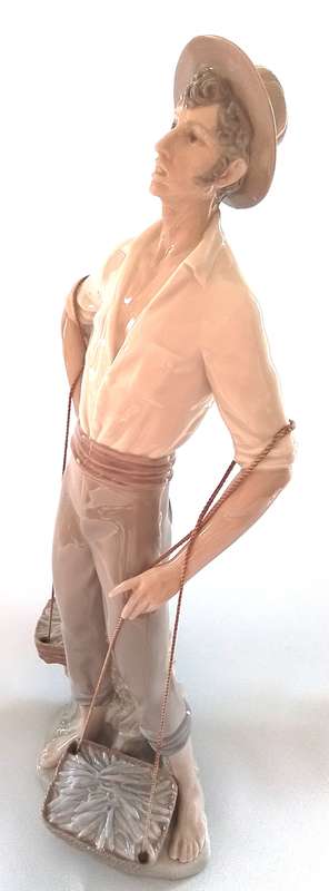 Lladro  -   FISHERMAN  [4802]    Figure