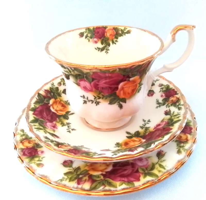Royal  Albert  -  Old  Country  Roses  -  Trio