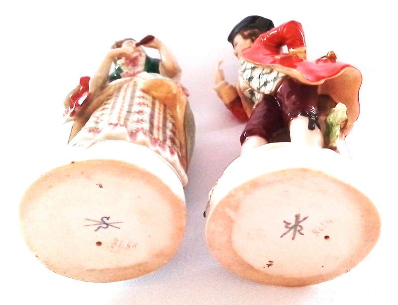 Scheibe  Alsbach   -   Pair  of  Figures