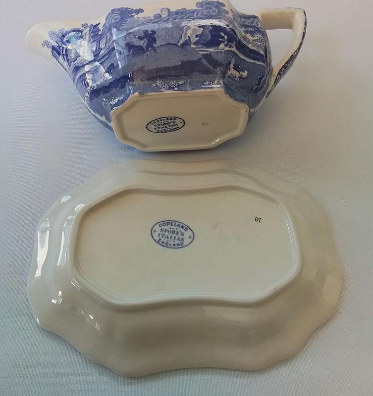 Copeland Spodes   'Italian'    Gravy Boat on Tray