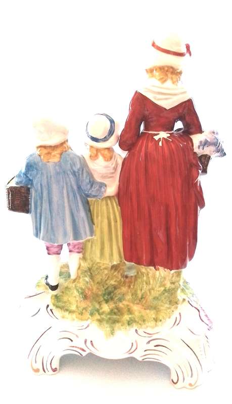 DRESDEN   -   Yardley`s Lavender Group figure on Base