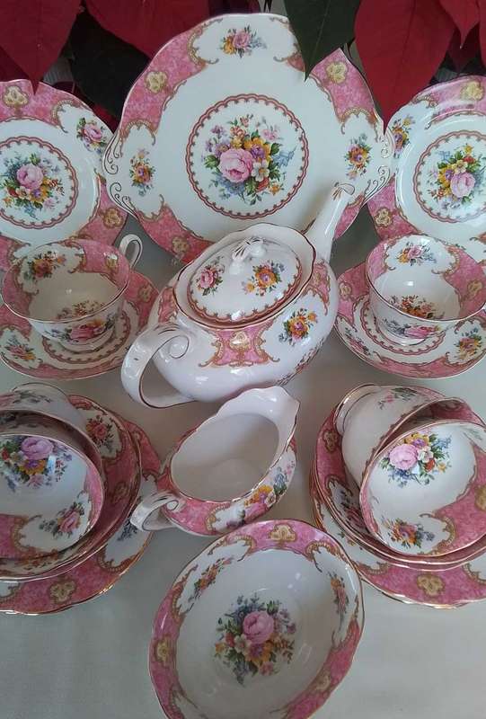 Royal Albert   -  23 pc  LADY CARLYLE   -  Tea  Set