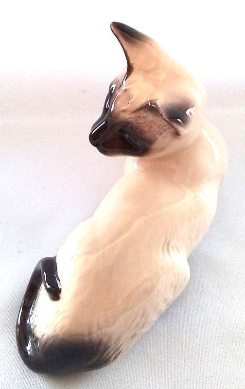 ROYAL DOULTON  -  SIAMESE  CAT